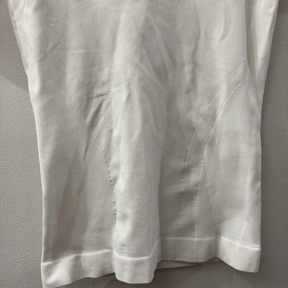 SPANX white  V-Neck Short Sleeve Top -women’s XL - zoned performance undershirt - Picture 3 of 4
